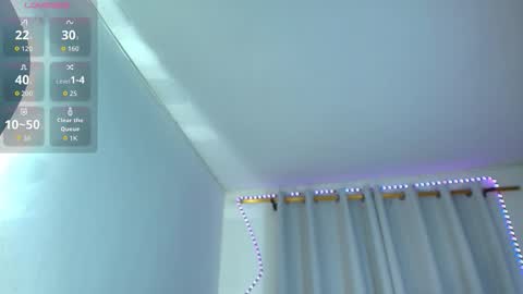 Snapshot of 01dulcemaria_ chatting on 10-04-25, 09:18 Dulce Maria online show from 10-04-25, 09:18