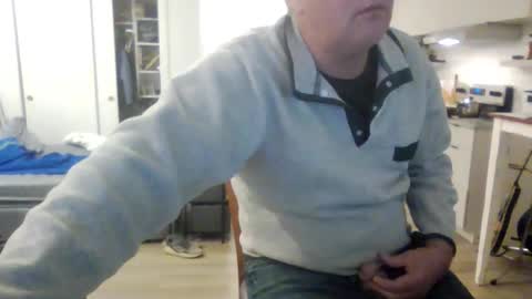 Snapshot of 1029mn chatting on 11-13-25, 03:27 Takin Profits online show from 11-13-25, 03:27