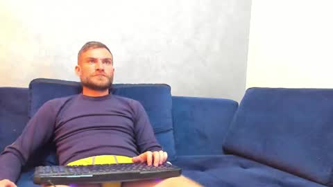 Snapshot of 10in_deluxe chatting on 02-19-25, 10:01 10in_deluxe online show from 02-19-25, 10:01