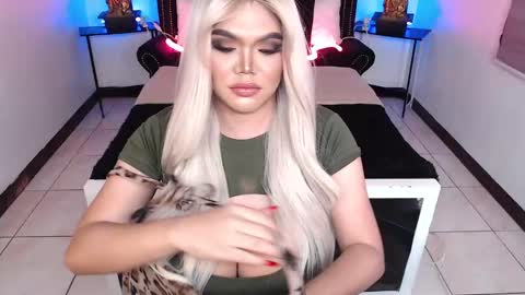 Snapshot of 10incheskinkynastytrans chatting on 12-08-24, 10:14 Sasha Banks online show from 12-08-24, 10:14