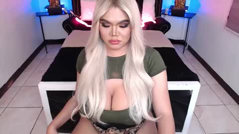 Snapshot of 10incheskinkynastytrans chatting on 12-09-24, 01:18 Sasha Banks online show from 12-09-24, 01:18