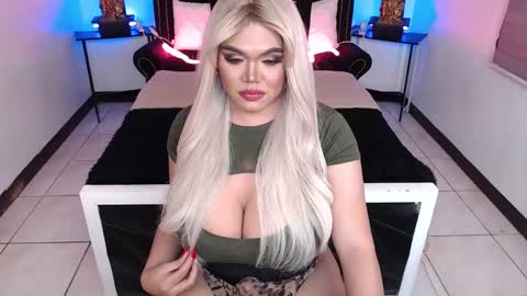 Snapshot of 10incheskinkynastytrans chatting on 12-10-24, 12:28 Sasha Banks online show from 12-10-24, 12:28