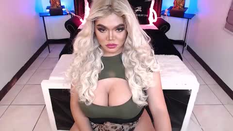 Snapshot of 10incheskinkynastytrans chatting on 12-13-24, 08:09 Sasha Banks online show from 12-13-24, 08:09