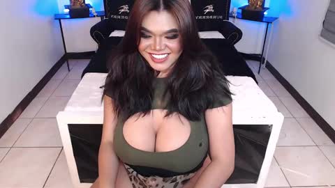 Snapshot of 10incheskinkynastytrans chatting on 01-10-25, 01:53 Sasha Banks online show from 01-10-25, 01:53