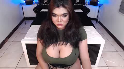 Snapshot of 10incheskinkynastytrans chatting on 01-10-25, 04:54 Sasha Banks online show from 01-10-25, 04:54