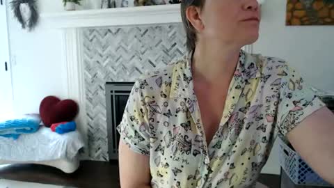 Snapshot of 11willowandjohn11 chatting on 06-18-26, 08:02 Aurora Willows online show from 06-18-26, 08:02
