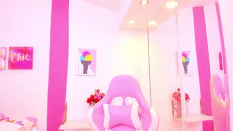 Snapshot of 15_scarlette chatting on 12-17-24, 03:39 Scarlette online show from 12-17-24, 03:39