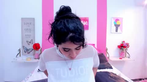 Snapshot of 15_scarlette chatting on 02-05-25, 09:57 Scarlette online show from 02-05-25, 09:57