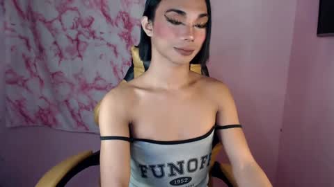 Snapshot of 18_nicole chatting on 02-18-25, 07:30 barbie online show from 02-18-25, 07:30