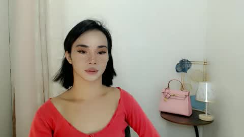 Snapshot of 18_nicole chatting on 11-07-25, 02:44 barbie online show from 11-07-25, 02:44