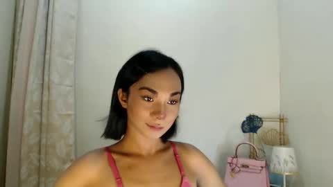 Snapshot of 18_nicole chatting on 11-10-25, 05:28 barbie online show from 11-10-25, 05:28