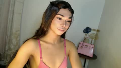 Snapshot of 18_nicole chatting on 11-26-25, 04:57 barbie online show from 11-26-25, 04:57