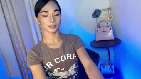 Snapshot of 18_nicole chatting on 12-16-25, 12:04 barbie online show from 12-16-25, 12:04