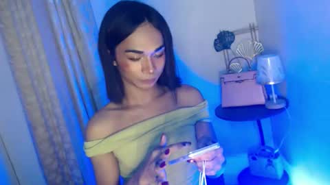 Snapshot of 18_nicole chatting on 12-20-25, 04:25 barbie online show from 12-20-25, 04:25