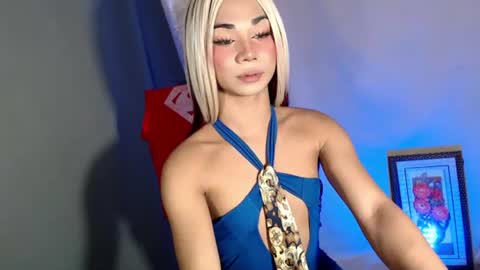 Snapshot of 18_nicole chatting on 07-12-26, 11:45 barbie online show from 07-12-26, 11:45