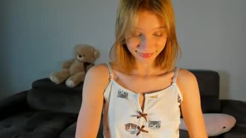 Snapshot of 18kira18 chatting on 06-29-26, 01:33 Kira online show from 06-29-26, 01:33