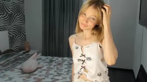 Snapshot of 18kira18 chatting on 07-15-26, 07:30 Kira online show from 07-15-26, 07:30