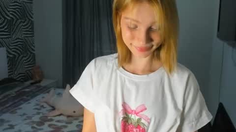 Snapshot of 18kira18 chatting on 07-17-26, 07:30 Kira online show from 07-17-26, 07:30