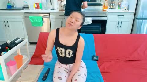 Snapshot of 18not20 chatting on 06-06-26, 01:11 Tong Ralph online show from 06-06-26, 01:11