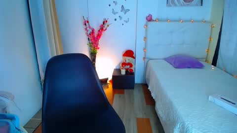 stef read my description online show from 02-13-25, 03:35