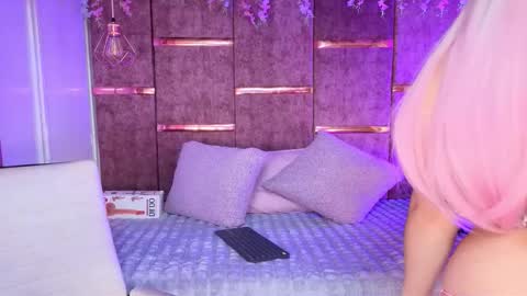 Snapshot of 1anya chatting on 11-18-25, 07:29 anya online show from 11-18-25, 07:29