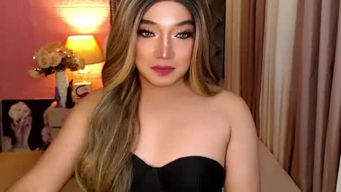 Snapshot of 1bestlover chatting on 02-23-25, 01:42 Ekang online show from 02-23-25, 01:42