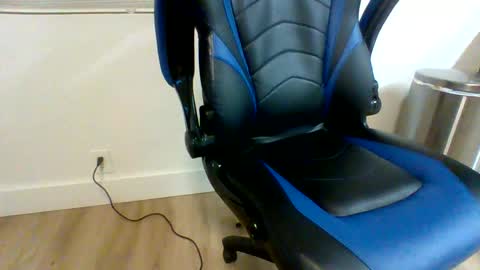 i erupt if you suck ur nipples 4 me and look at the camera while watching me online show from 04-21-26, 12:22