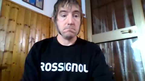 Snapshot of 1guido chatting on 10-08-25, 11:19 Guido online show from 10-08-25, 11:19