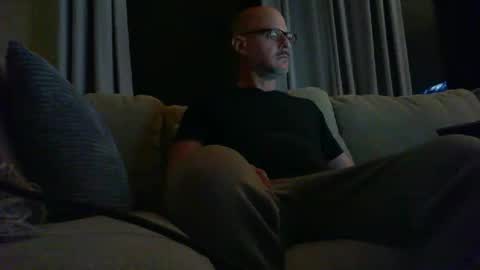 Snapshot of 1hotbaldguy chatting on 01-19-26, 07:01 1hotbaldguy online show from 01-19-26, 07:01