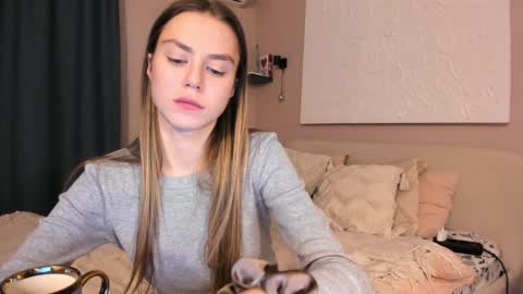 Lily 3 online show from 12-10-24, 09:33