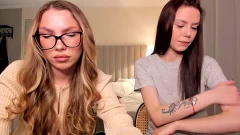 Lily 3 online show from 03-23-26, 07:51