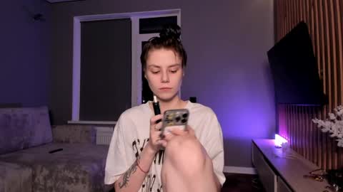 Lily 3 online show from 04-28-26, 08:25