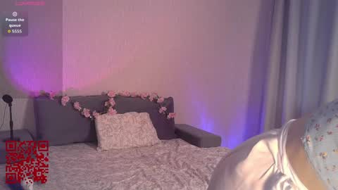 Snapshot of 1little_cherry chatting on 05-23-26, 12:31 Mia online show from 05-23-26, 12:31