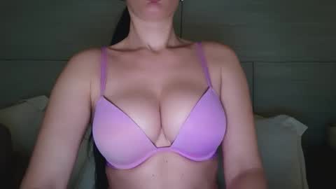 Snapshot of 1lovely1 chatting on 01-13-26, 11:15 Onna online show from 01-13-26, 11:15