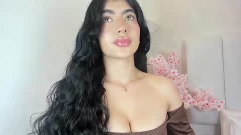 Snapshot of 1m_emily chatting on 07-15-26, 09:20 . online show from 07-15-26, 09:20