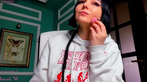Snapshot of 1munique chatting on 02-15-25, 01:16 Moona online show from 02-15-25, 01:16