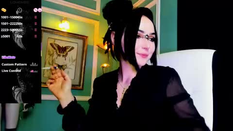 Snapshot of 1munique chatting on 03-05-25, 03:51 Moona online show from 03-05-25, 03:51