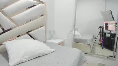 Snapshot of 1naughty_milf chatting on 02-28-25, 10:30 Luisa online show from 02-28-25, 10:30