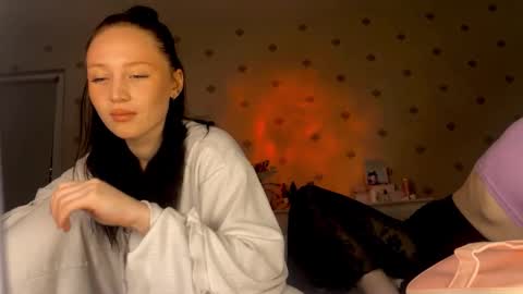 Snapshot of 1rapunzel chatting on 12-15-25, 08:24 1rapunzel online show from 12-15-25, 08:24