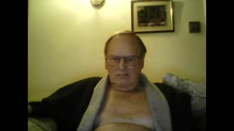 Snapshot of 1shorty chatting on 01-06-25, 08:18 1shorty online show from 01-06-25, 08:18