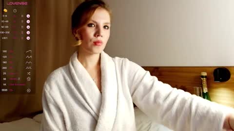 VICTORIA online show from 09-12-25, 01:06