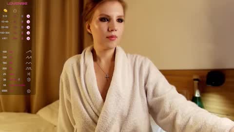 VICTORIA online show from 10-06-25, 01:14