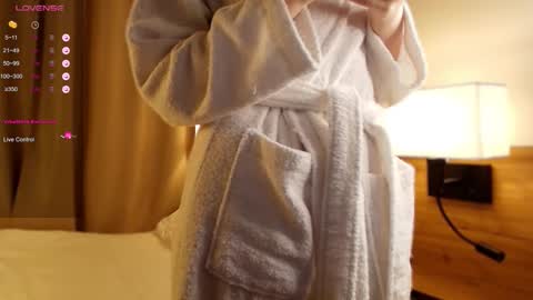 VICTORIA online show from 11-13-25, 01:04