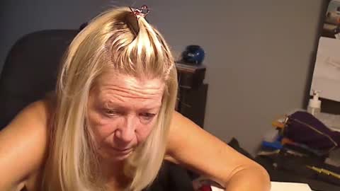 Susan online show from 12-10-24, 03:22