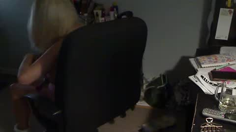 Susan online show from 11-21-25, 03:38