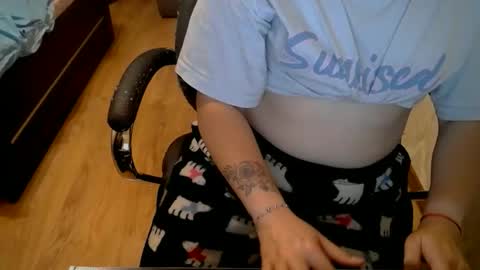 Snapshot of 1your_hot_girls chatting on 09-27-25, 06:35 1your_hot_girls online show from 09-27-25, 06:35