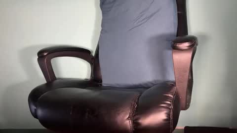 Snapshot of 2001cashking chatting on 10-30-25, 07:43 2001cashking online show from 10-30-25, 07:43