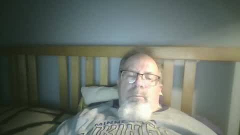 Snapshot of 2003dynawideglide chatting on 01-12-25, 02:24 2003dynawideglide online show from 01-12-25, 02:24