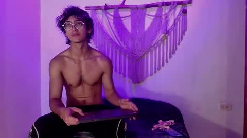 Snapshot of 2006_tgn chatting on 09-13-25, 12:05 2006_tgn online show from 09-13-25, 12:05