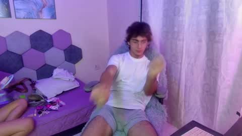 Snapshot of 2006_tgn chatting on 09-18-25, 12:51 2006_tgn online show from 09-18-25, 12:51